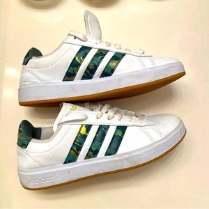 Adidas camo•EUC•size 8.5
